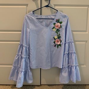 Long sleeve blouse with embroidery.